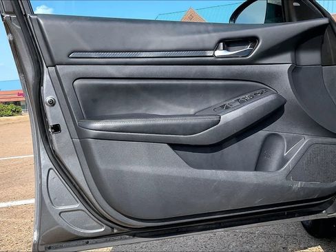 Used 2025 Nissan Altima 2.5 SV FWD image 25