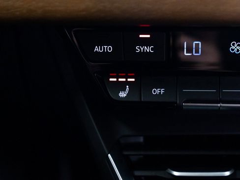 Used 2024 Audi e-tron GT Premium Plus image 14