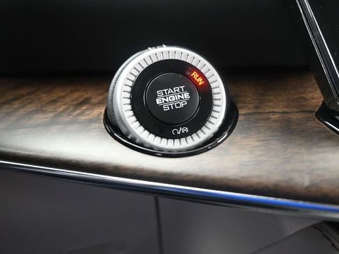 Used 2024 Jeep Grand Wagoneer L 4WD image 36