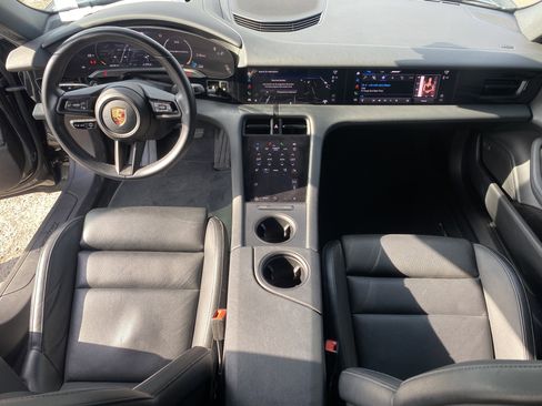 Used 2022 Porsche Taycan image 19