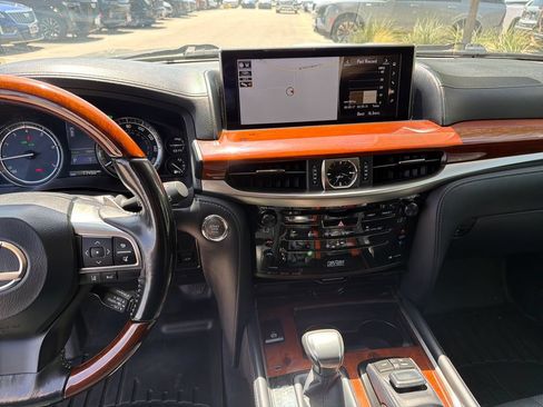 Used 2017 Lexus LX 570 4WD w/ Luxury Package image 27