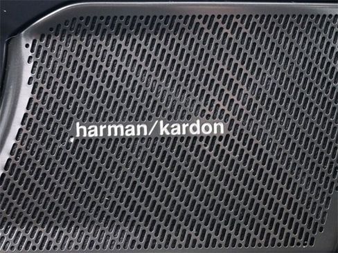 Used 2023 Volvo XC40 B5 Ultimate w/ Protection Package Premier image 34