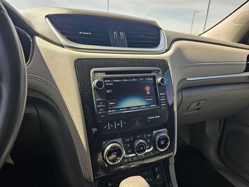 Used 2017 Chevrolet Traverse LT FWD image 24
