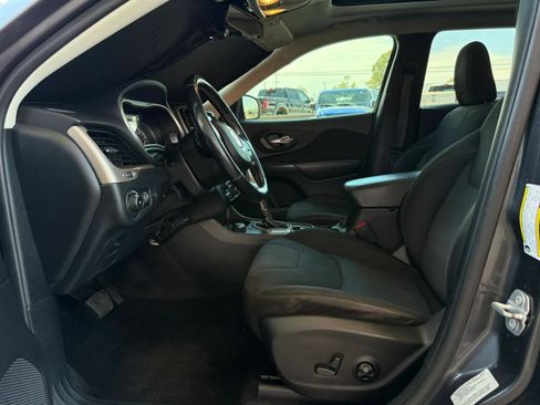Used 2016 Jeep Cherokee Latitude w/ Comfort/Convenience Group AWD/4WD image 40