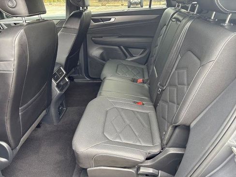 Used 2025 Volkswagen Atlas Cross Sport SE AWD/4WD image 25