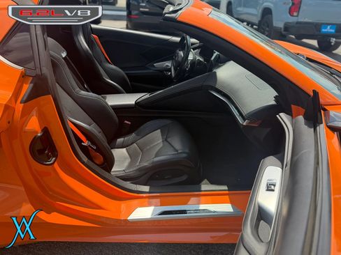 Used 2022 Chevrolet Corvette Stingray Convertible w/ Z51 Performance Package RWD image 18