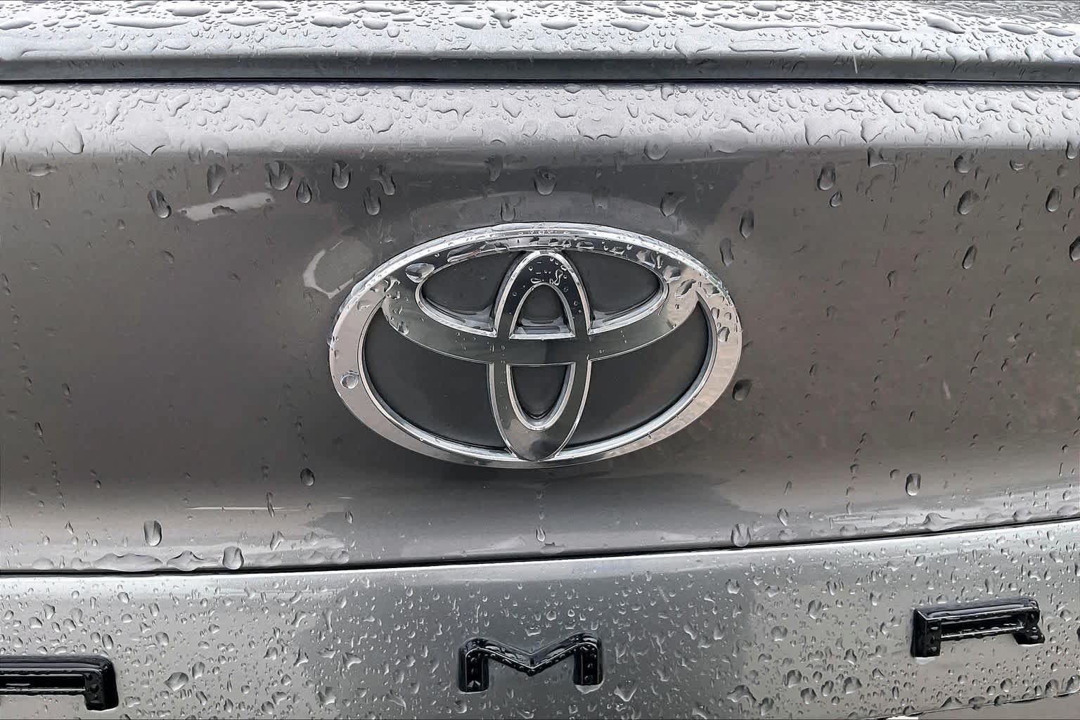 Used 2025 Toyota Camry SE w/ Convenience Package AWD/4WD image 30