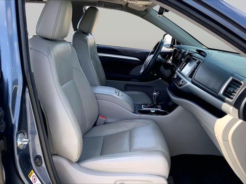 Used 2018 Toyota Highlander XLE FWD image 9