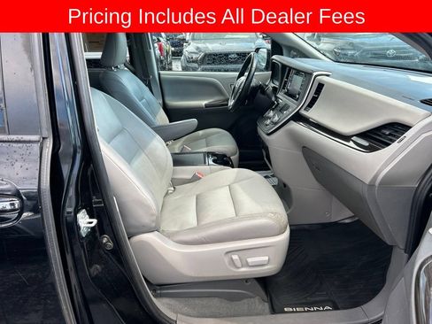 Used 2020 Toyota Sienna XLE FWD image 23