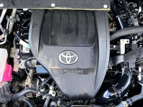 Certified 2024 Toyota Highlander LE image 32