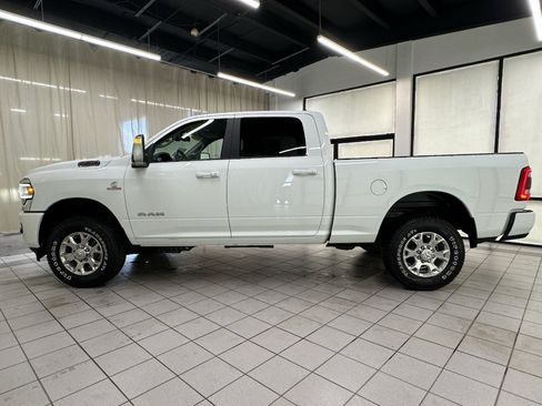 Used 2024 RAM 2500 Laramie AWD/4WD image 9