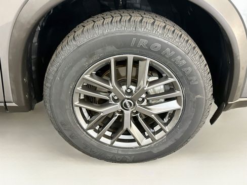 Used 2025 Nissan Rogue S AWD/4WD image 11