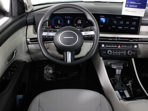 Certified 2025 Hyundai Tucson SE image 7