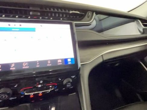 Used 2023 Jeep Grand Cherokee 4WD 4xe image 36