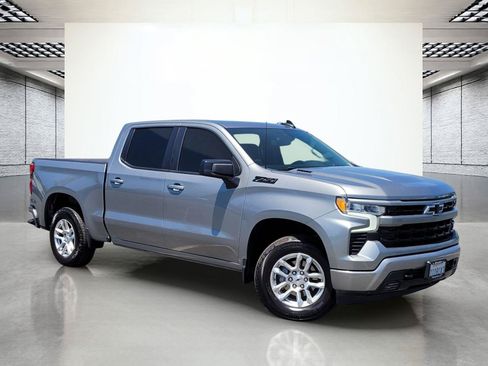 Used 2023 Chevrolet Silverado 1500 RST w/ Z71 Off-Road Package AWD/4WD image 2