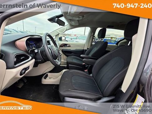 Used 2023 Chrysler Voyager LX FWD image 21