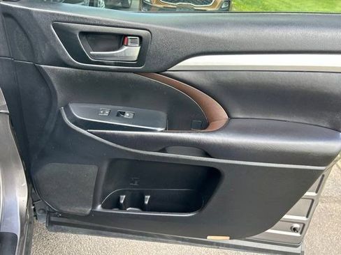 Used 2019 Toyota Highlander XLE FWD image 55