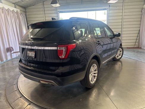 Used 2017 Ford Explorer XLT w/ Equipment Group 201A FWD image 5