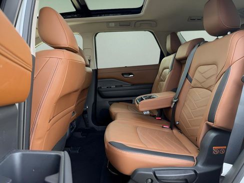 Certified 2025 Nissan Pathfinder Platinum w/ Cargo Package image 11