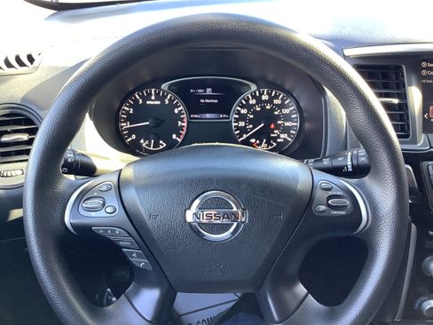 Used 2020 Nissan Pathfinder S image 19