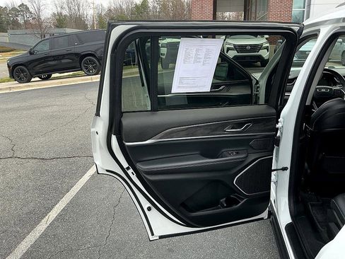 Used 2021 Jeep Grand Cherokee L Limited image 22