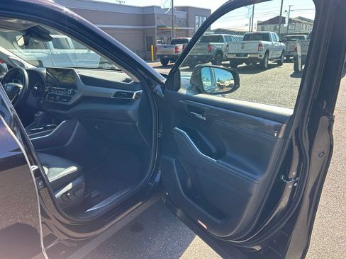 Used 2022 Toyota Highlander Platinum AWD/4WD image 30