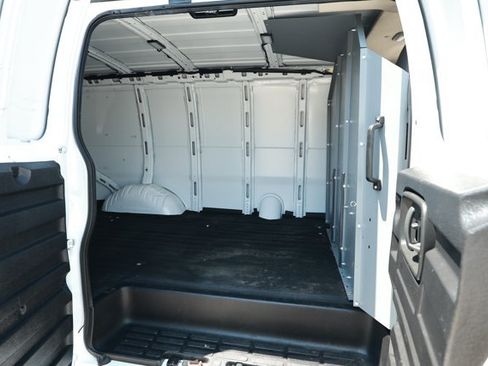 Used 2021 Chevrolet Express 2500 RWD image 6