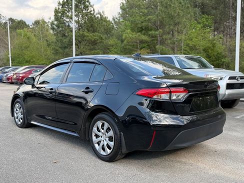 Used 2025 Toyota Corolla LE image 2