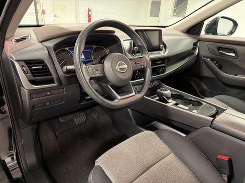 Used 2023 Nissan Rogue SV FWD image 4