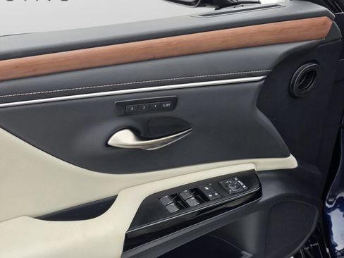 New 2025 Lexus ES 350 w/ Premium Package image 10