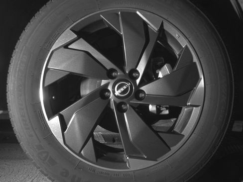 Used 2025 Nissan Rogue SV AWD/4WD image 13