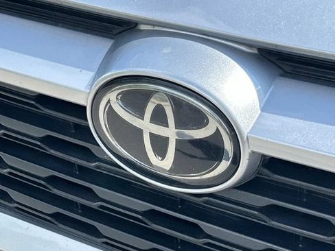 Used 2020 Toyota RAV4 XLE w/ Convenience Package FWD image 10