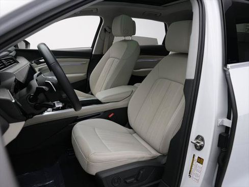 Certified 2024 Audi Q8 e-tron Premium Plus AWD/4WD image 6