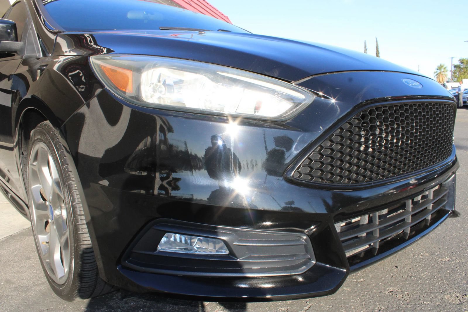 Used 2017 Ford Focus ST FWD image 4