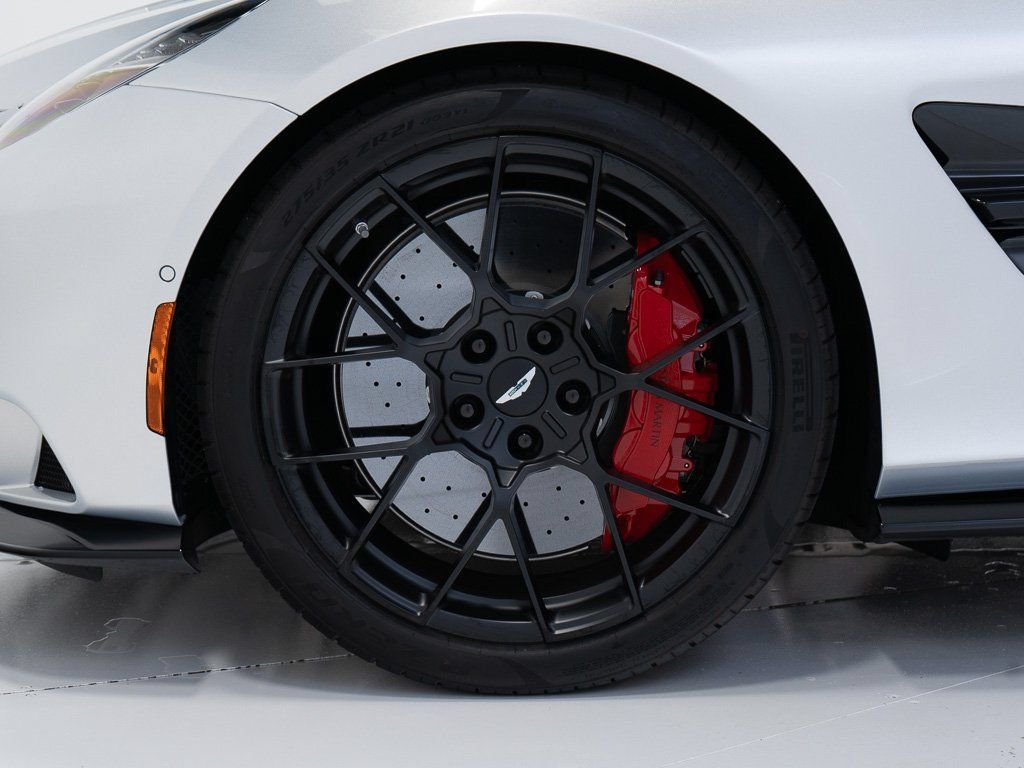 Used 2025 Aston Martin Vanquish RWD image 35