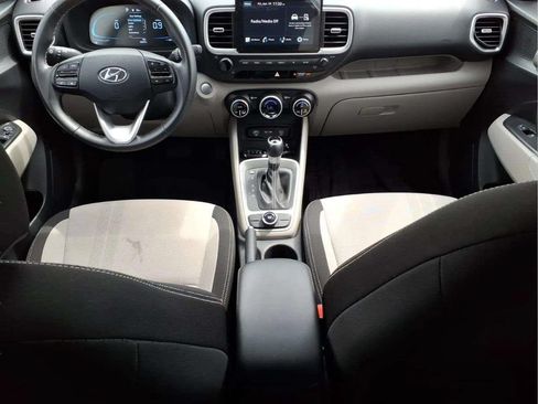 Used 2025 Hyundai Venue SEL FWD image 10