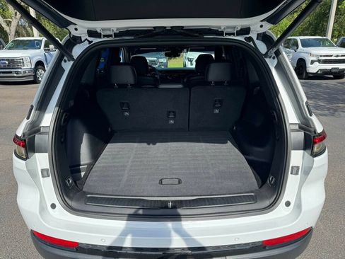 Used 2023 Jeep Grand Cherokee Altitude RWD image 8