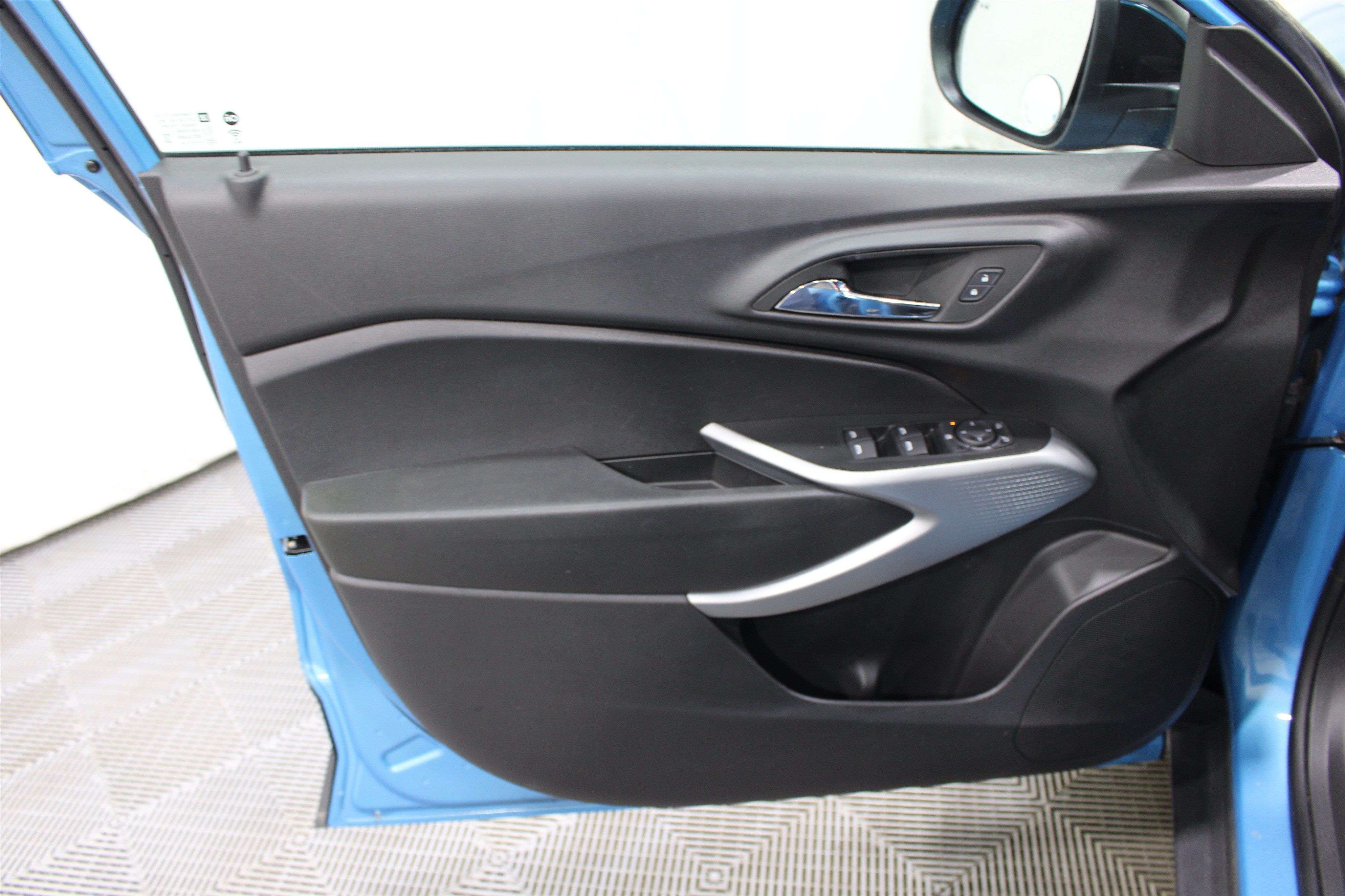Used 2025 Chevrolet Trax RS w/ Driver Confidence Package FWD image 6