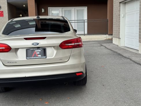 Used 2018 Ford Focus SE w/ SE Appearance Package image 5