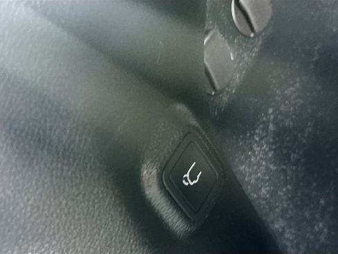 Used 2022 Jeep Cherokee Limited image 26