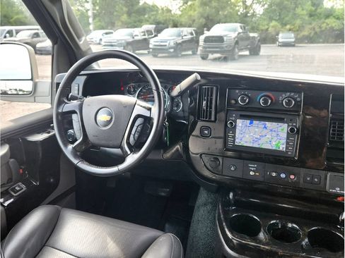 Used 2020 Chevrolet Express 2500 w/ Enhanced Convenience Package RWD image 3
