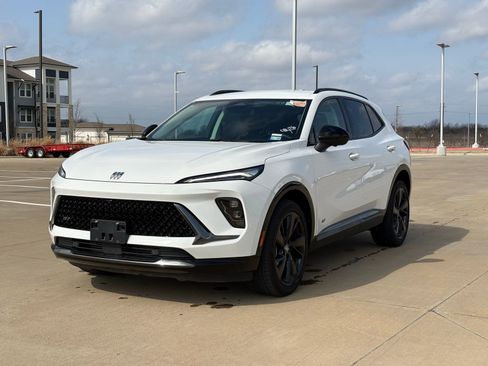 Used 2025 Buick Envision Sport Touring image 3