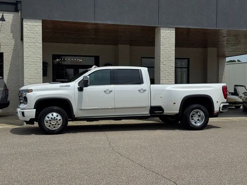 Used 2024 Chevrolet Silverado 3500 High Country w/ Technology Package AWD/4WD image 6