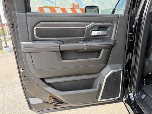 Used 2025 RAM 2500 Laramie AWD/4WD image 17