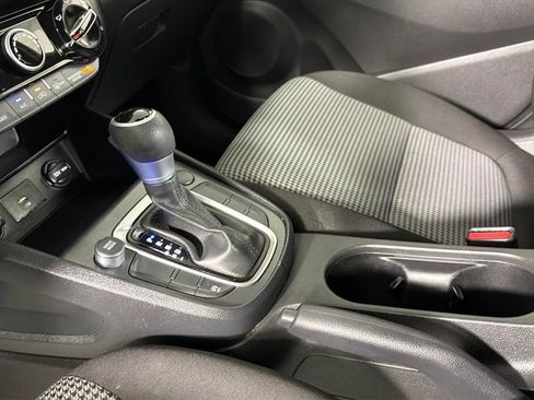 Used 2022 Hyundai Kona SE FWD image 23