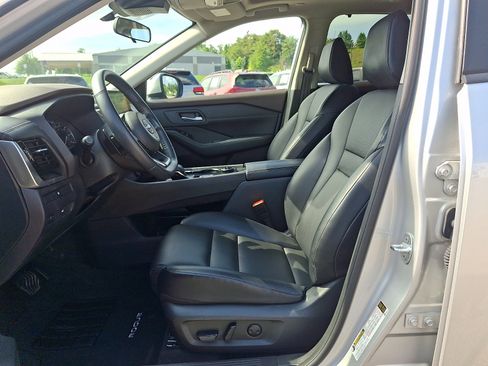 Used 2023 Nissan Rogue SV w/ SV Premium Package AWD/4WD image 14