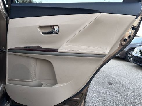 Used 2013 Toyota Venza XLE image 18