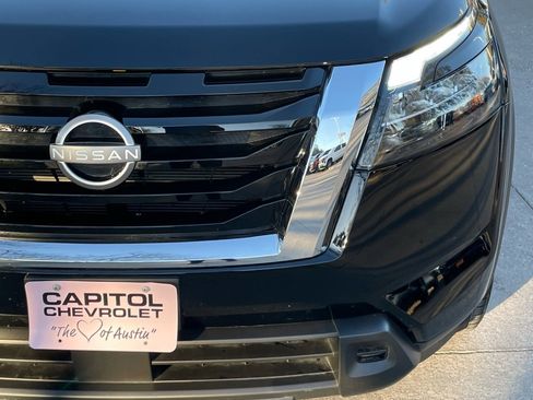 Used 2025 Nissan Pathfinder S image 7