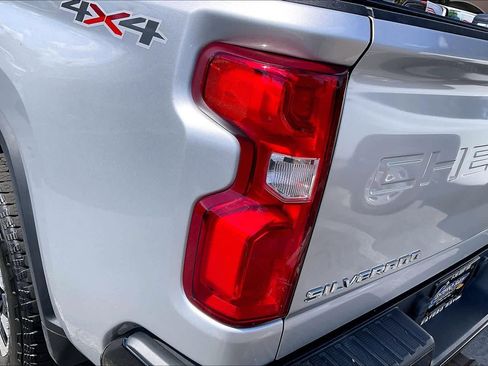 Used 2020 Chevrolet Silverado 2500 Custom w/ Custom Value Package image 28