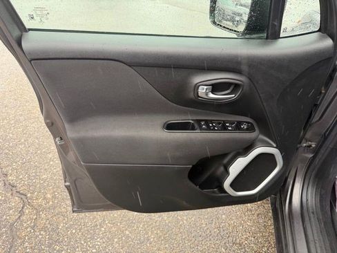 Used 2021 Jeep Renegade Sport w/ Sport Appearance Group image 11